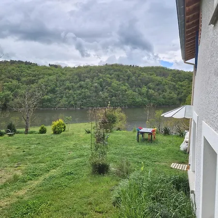Maison Au Bord De L'eau *